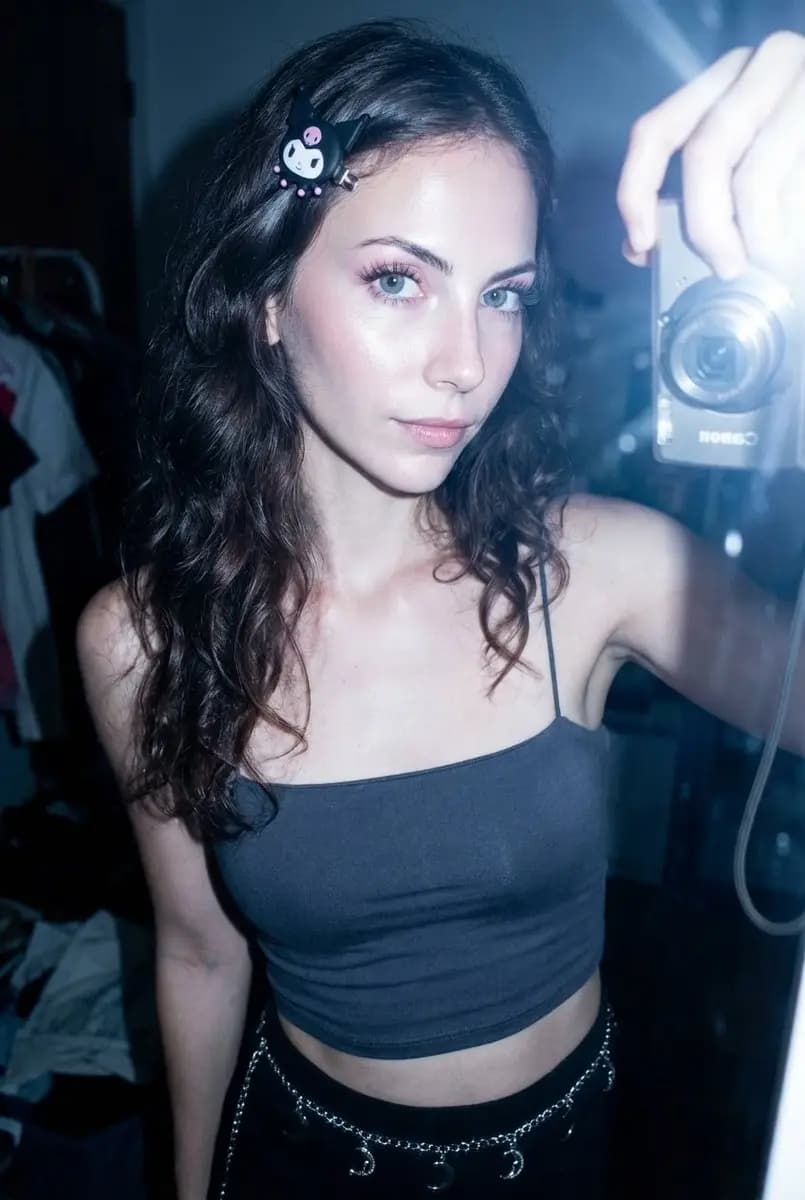 Radiant Reflections: A Y2K Portrait Experience